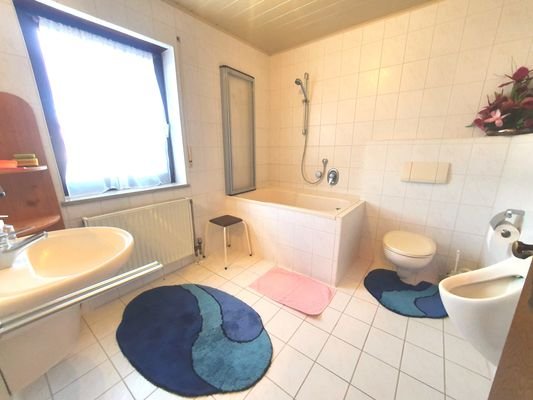 Badezimmer EG.jpg