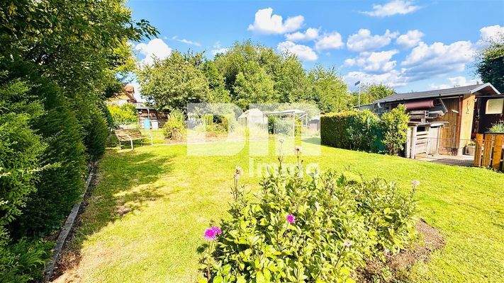 Großes Gartengrundstück