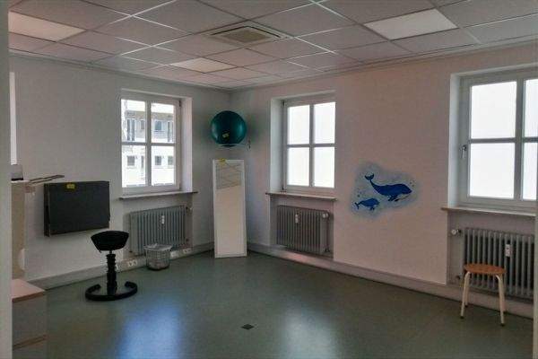 großes Büro oder Behandlungszimmer