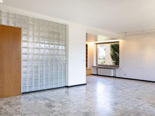 Lichtdurchfluteter Wohn- und Essbereich (2).jpg