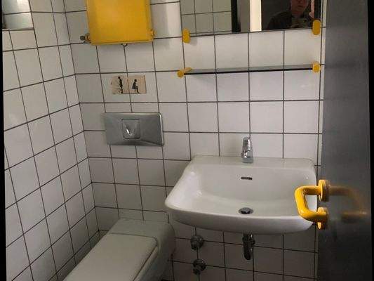 Wohnung 212  Gäste Toilette.jpg