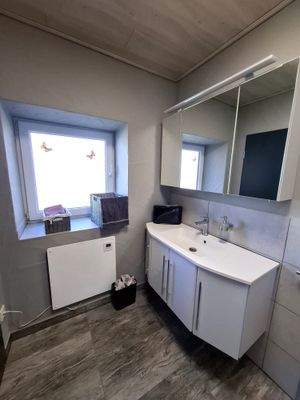 Halle mit WC und Dusche 