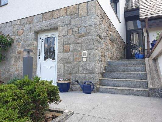 Hauseingang und Kellereingang.jpg