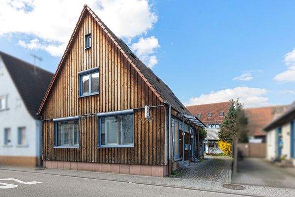 Außenansicht Haus mit drei Einheiten