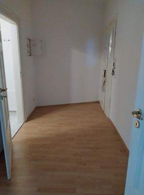 03-Flur, von Schlafzimmer aus.jpeg