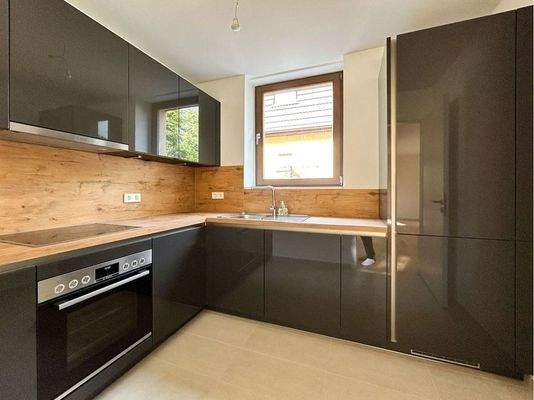 Küche mit bereits vorhandener Einbauküche