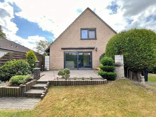 rückwärtige Haus- und Gartenansicht