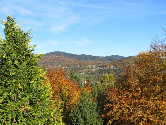 Ausblick von der Dachterrasse Richtung Hochoberndorfer Sender 