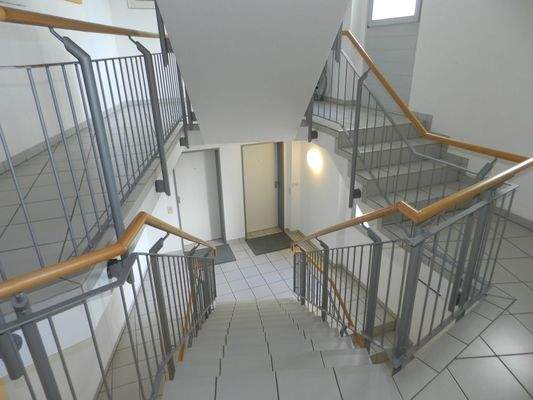 lichtdurchflutetes Treppenhaus