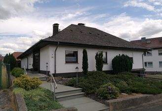 Hausansicht mit Haustür