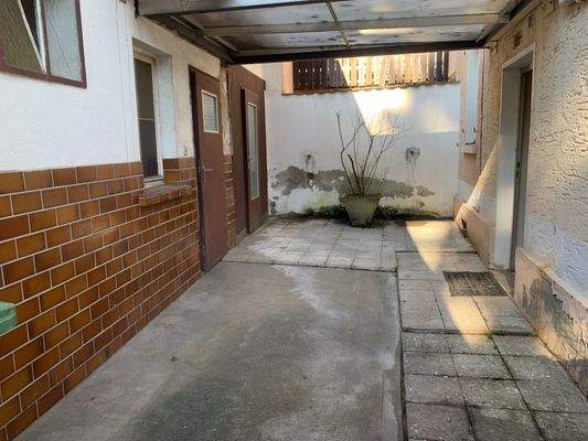 Innenhof vor Hauseingang.jpg