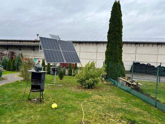 Balkonkraftwerk im Garten