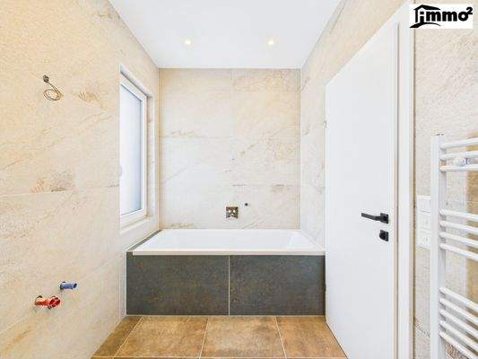 Bad 2 mit Wanne & Dusche | OG