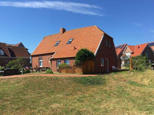 Ansicht Haus und Grundstück.jpg