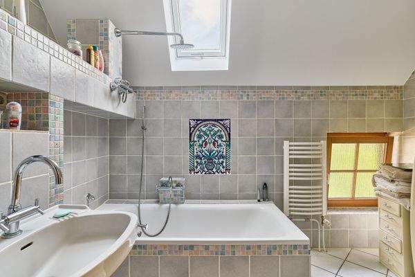 13 Badezimmer Nebengebäude.jpg