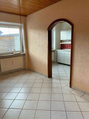 Esszimmer mit Zugang zur Küche