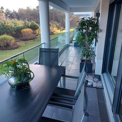 großer Balkon im 1.OG