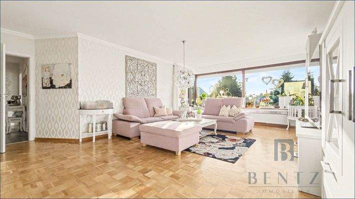 Wohnzimmer mit Blick auf die Terrasse