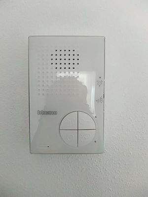 in jeder Wohnung: Sprechanlage mit Türöffner
