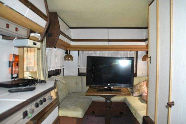 Wohnwagen innnen - Platz für Ihre Gäste