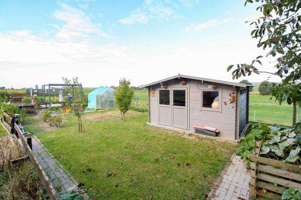 Garten mit Gartenhäuschen