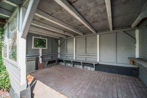 überdachter Terrassenbereich