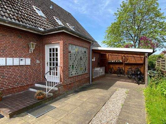 Auffahrt mit Carport