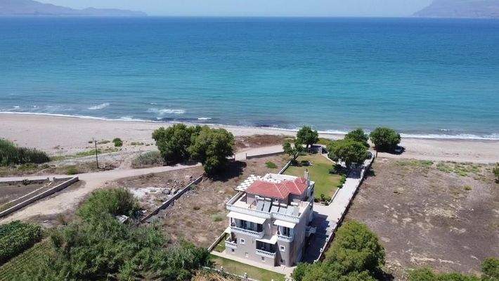 Kreta, Kissamos: Grundstück in unmittelbarer Meernähe zu verkaufen