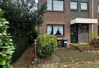 Frontansicht mit Durchgang