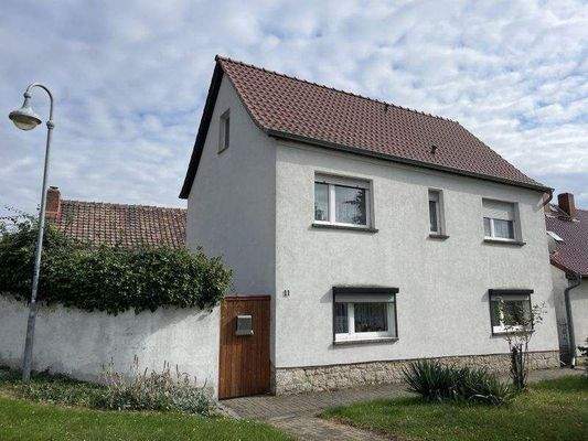 Vorderansicht von links