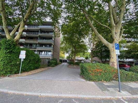 Die Zufahrt zur Tiefgarage.