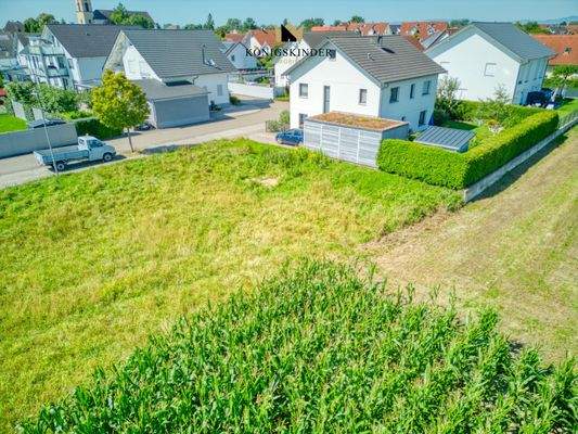 Angrenzend an das bestehende Haus 