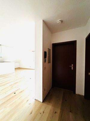 Helle Wohnungseingangshalle