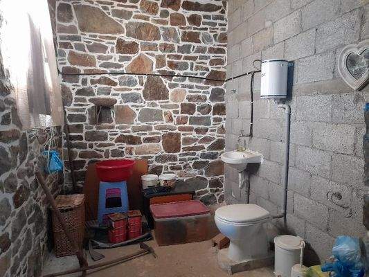 Kreta, Kato Episkopi: Traditionelles neu gebautes Steinhaus zum Verkauf