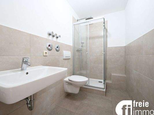 Bad mit Dusche