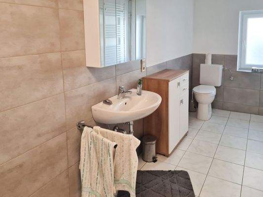 neuwertiges Duschbad EG