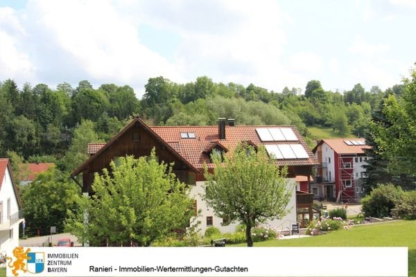 Gepflegte Aussenanlage