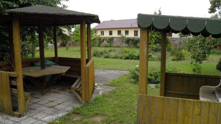 Pavillon im Gartenbereich