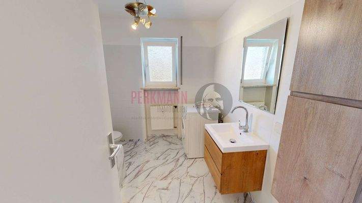 Tageslichtbad mit Wanne