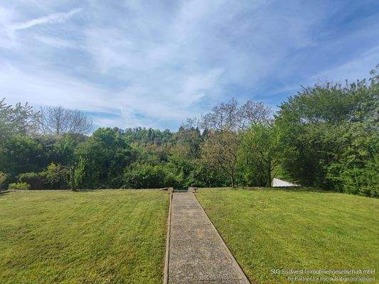 Großes Grundstück 