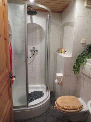 DG: separates Bad mit Dusche