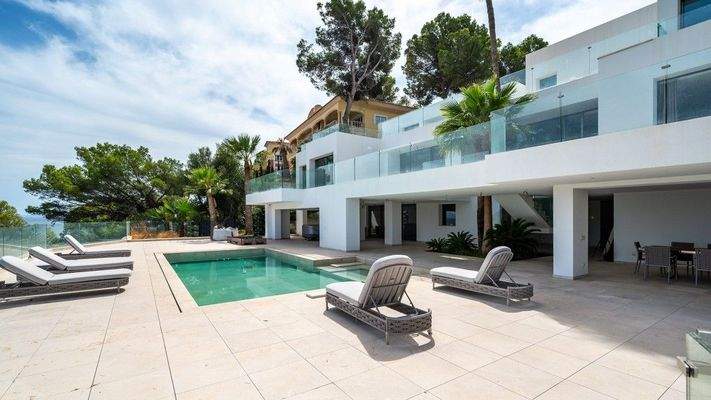 Villa in erster Meereslinie zum Verkauf in Cala Vinyes, Mallorca