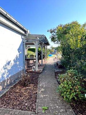 Durchgang zum Garten Terrasse