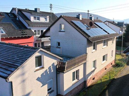 Auf dem Hauptdach befindet sich die Photovoltaik-Anlage