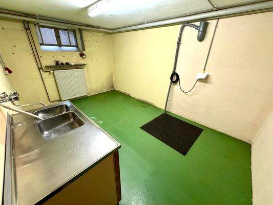 T20 Hinterhaus Keller 1.jpg