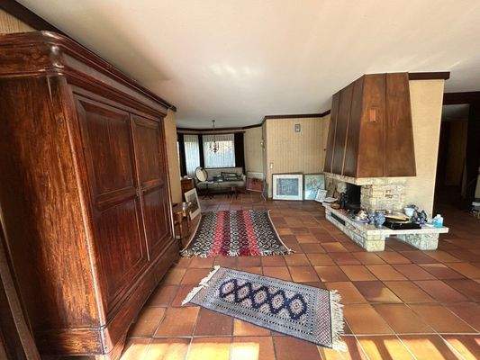 Wohnzimmer im Erdgeschoss mit offenen Kamin und...