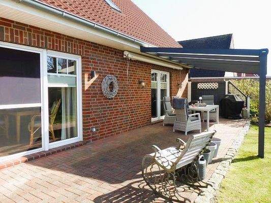 Terrasse mit Überdachung