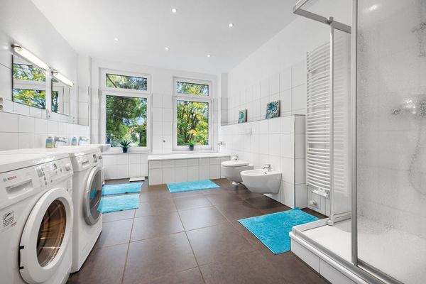 Das Badezimmer Wohnung 1 im Obergeschoss