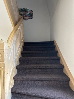 Treppenhaus zu DG.jpg