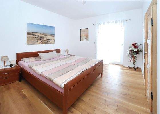 Schlafzimmer mit Ankleide OG